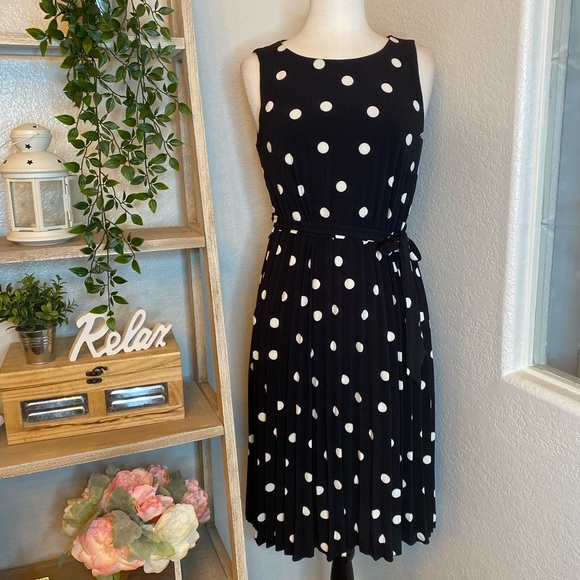 🆕Tahari polka dot pleated sleeveless dress - Picture 2 of 13